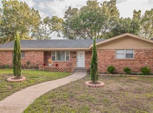 301 Hallmark Dr W, Fort Worth, TX 76134