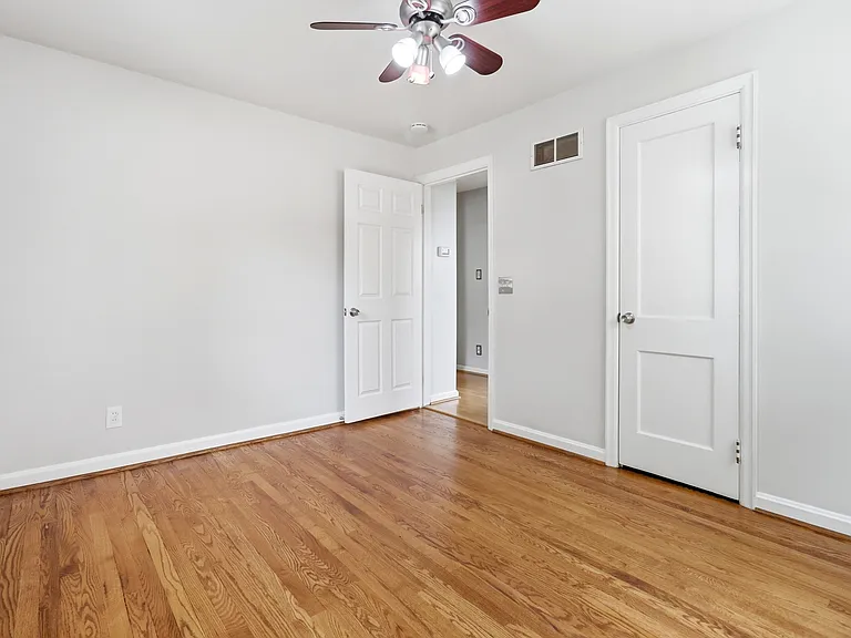 8330 Wexford Ave — Photo 15
