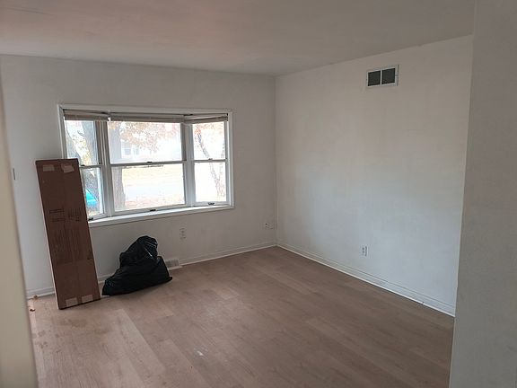5th image of 2137 Oakland Ave