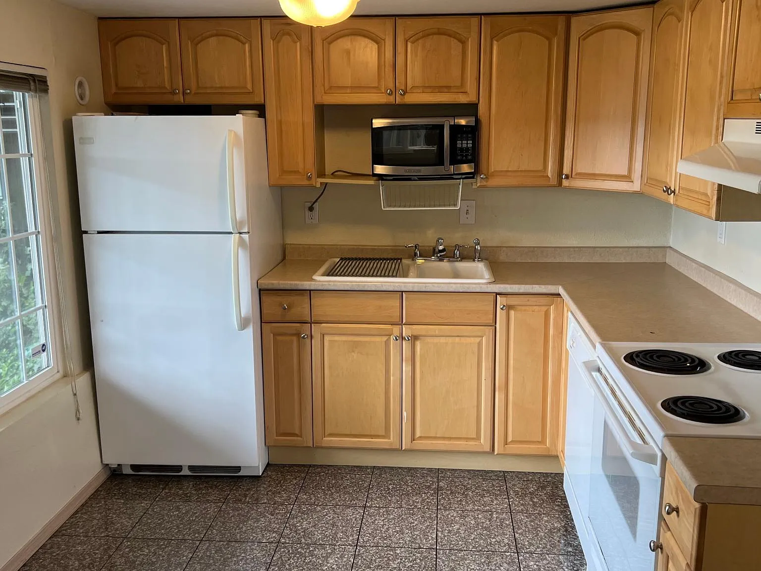 2 bed, 650 sqft, $1,795 — Photo 2