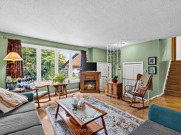 3rd image of 941 Golfview Rd