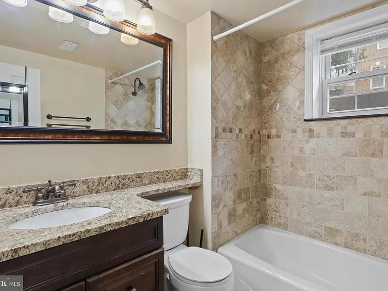 101 Roberts Ct — Photo 37