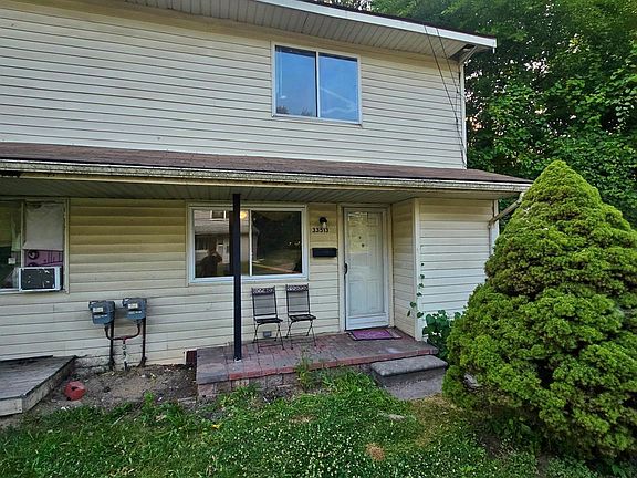 2nd image of 33511 Berville Ct
