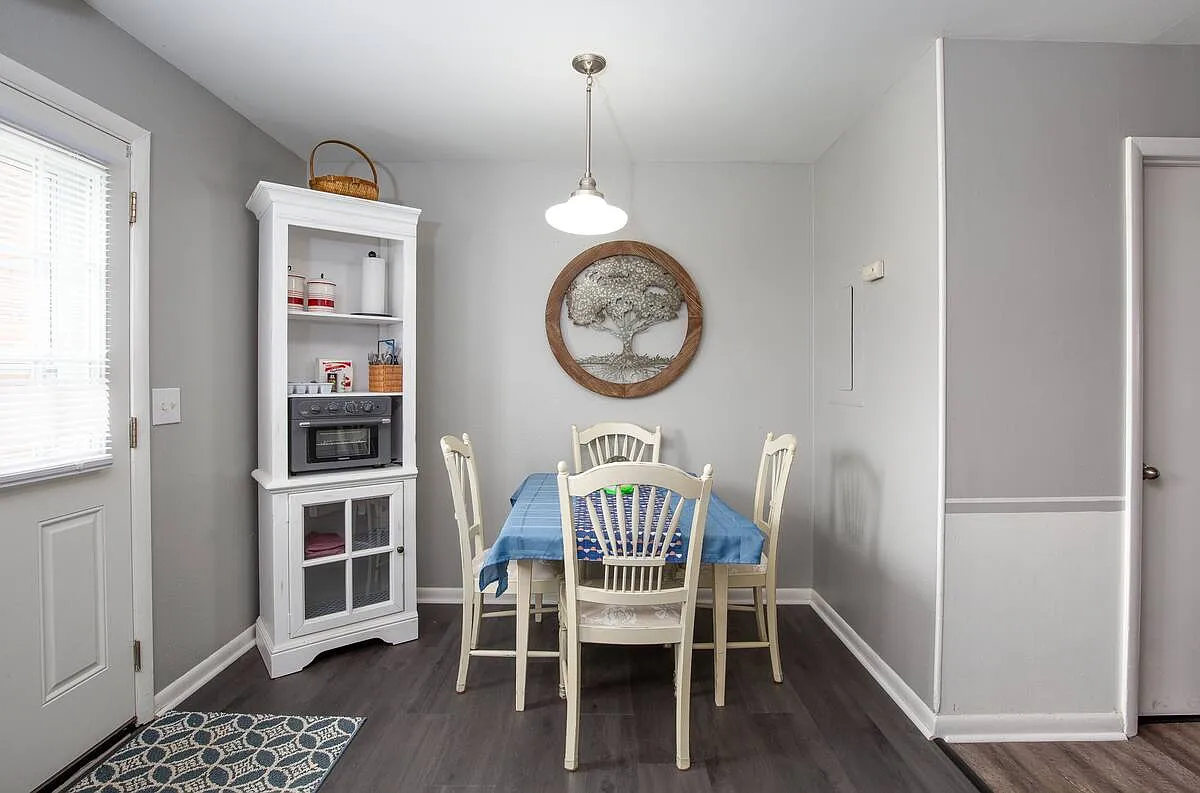 2 bed, 1.5 bath, 1000 sqft, $3,200 — Photo 1