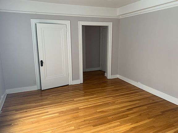 3rd image of 547 Cherry St SE #1M