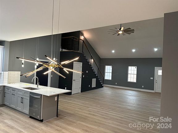 4th image of 1146 Kensington Cir