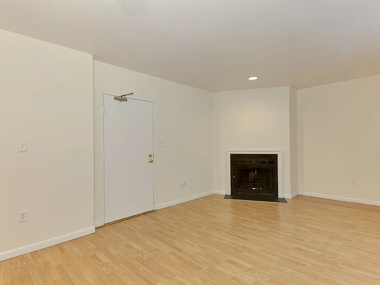 2012 O St NW #25 — Photo 3