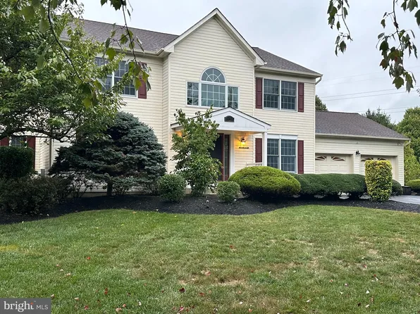 3 Ginnie Ln, West Windsor, NJ 08550