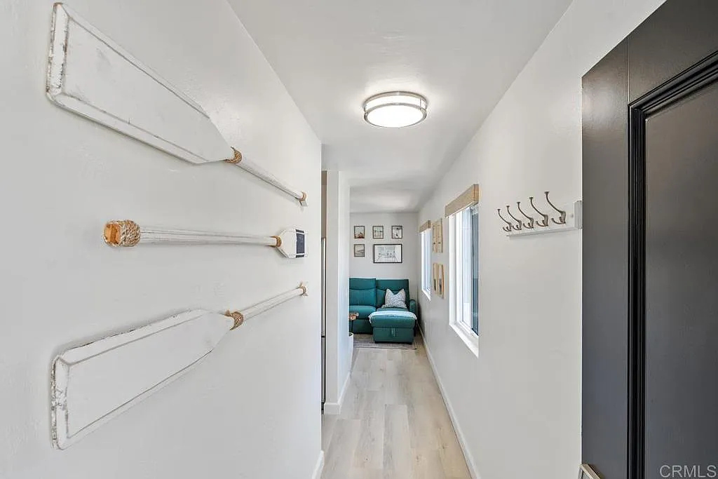 Studio, 400 sqft, $3,200 — Photo 4