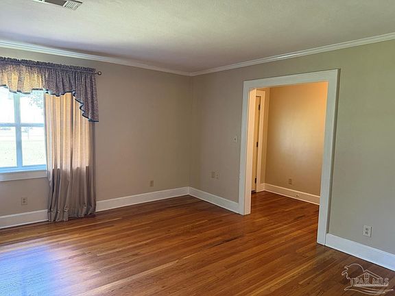 5th image of 908 S Presley St
