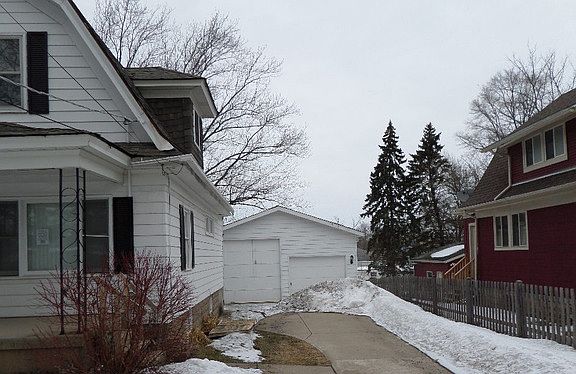 2nd image of 521 E Jackson St