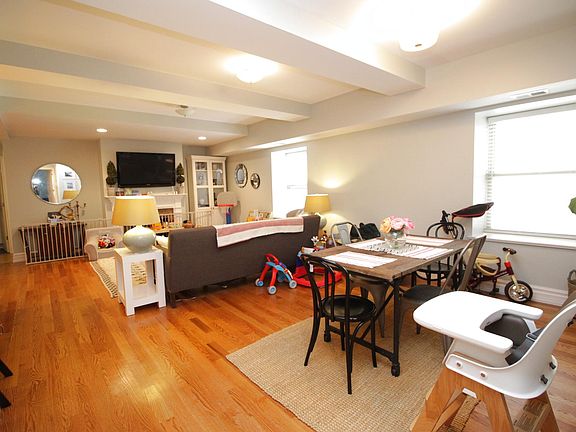 3rd image of 1470 W Carmen Ave #10J