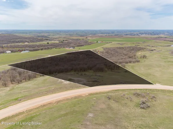 100 14th St SW, Killdeer, ND 58640