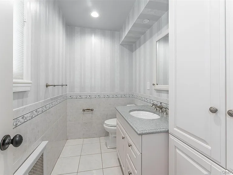 486 Oxford Rd — Photo 17