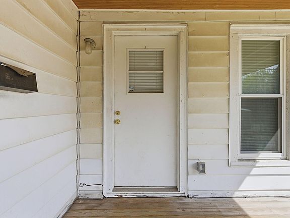 4th image of 770 Maple Ave