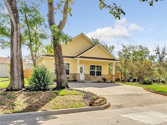 2nd image of 609 N Coulter Dr