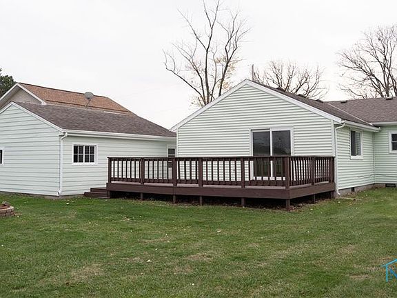 3rd image of 731 Westwood Dr