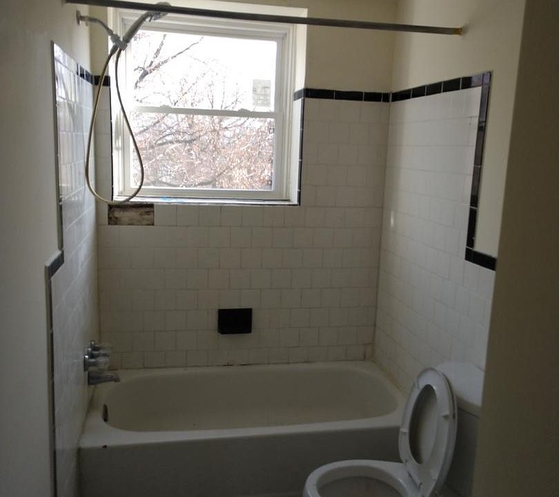 2nd image of 3011 Mallview Rd