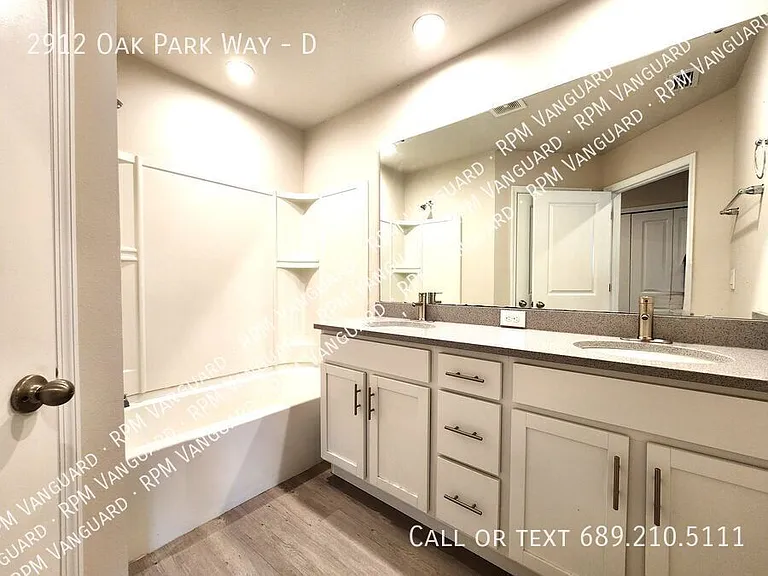 2912 Oak Park Way #D — Photo 13