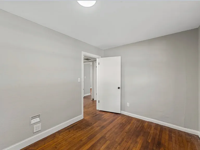 1184 Woodruff Ave — Photo 6