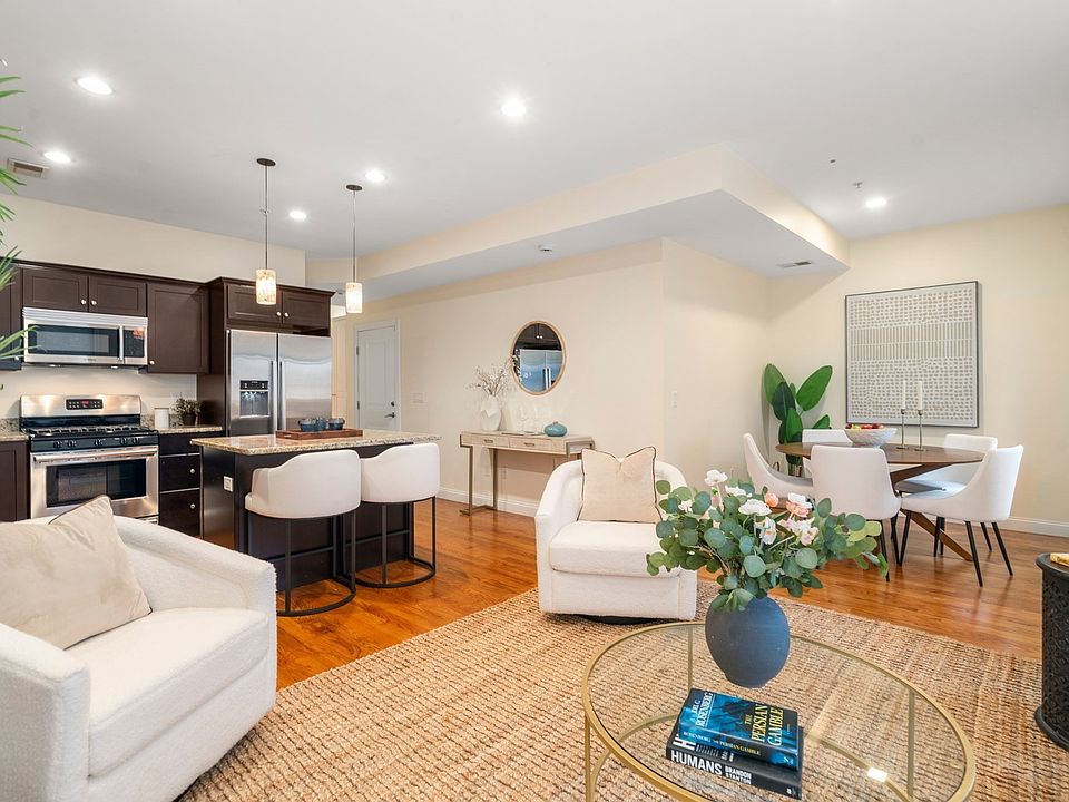 1st image of 282 Maverick St #2