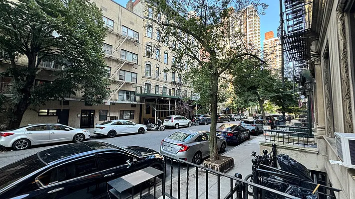 Rented by HOLTON REAL ESTATE INC. | media 2