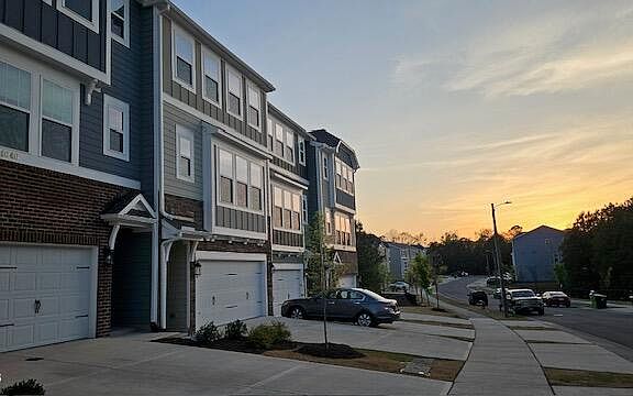 2nd image of 1038 Manorhaven Dr