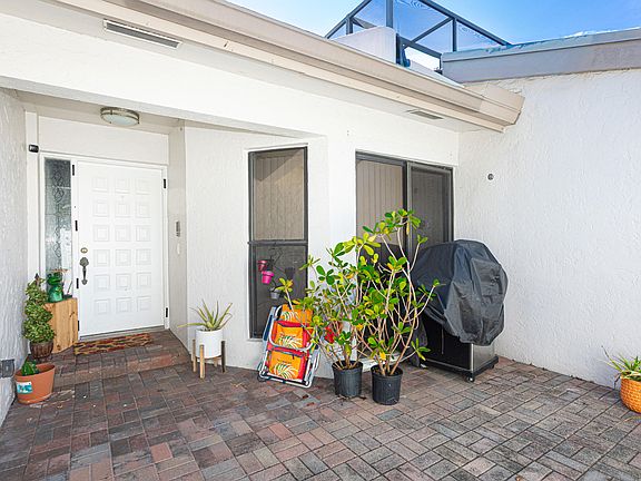 4th image of 6670 Canary Palm Circle