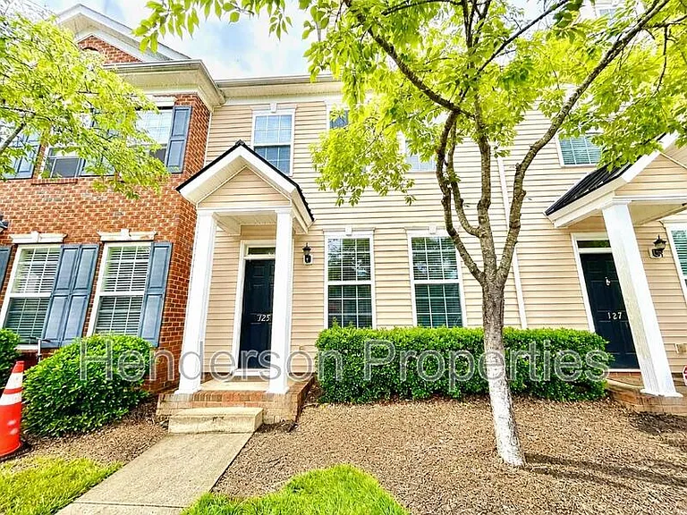 125 Charterhouse Ln — Photo 1
