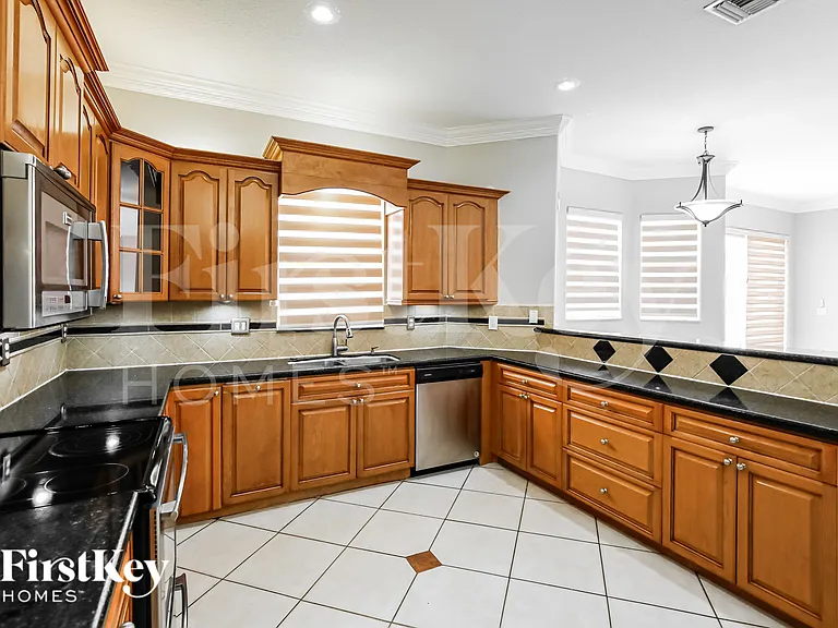 16324 SW 15th St — Photo 8
