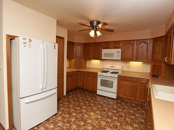 5th image of 7610 Marshall Pl