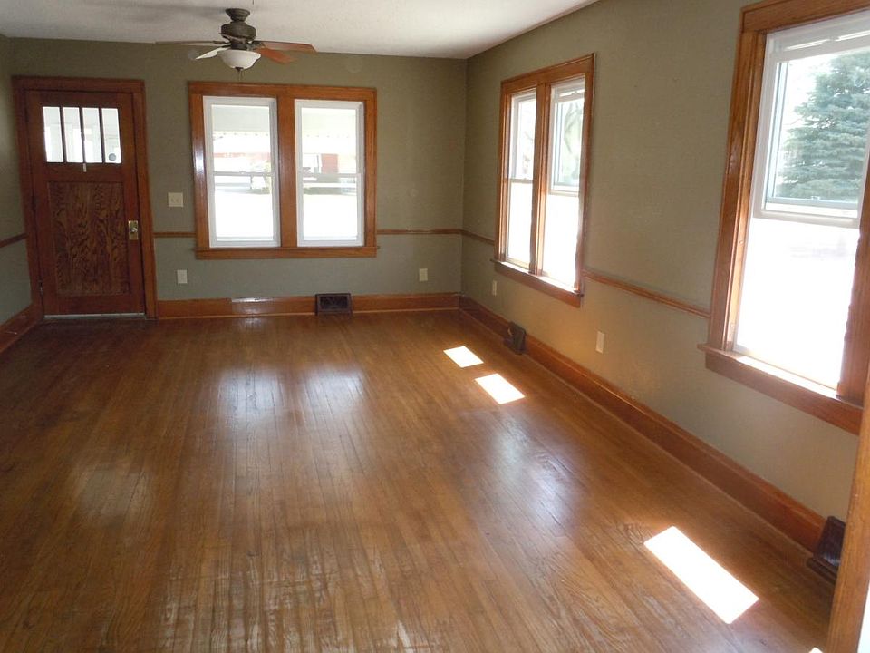 1st image of 924 S Elm Ave
