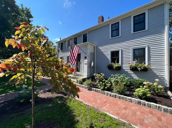 4 High Street Ct, Rockport, MA 01966