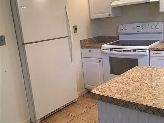 4th image of 2102 Cottingham Dr