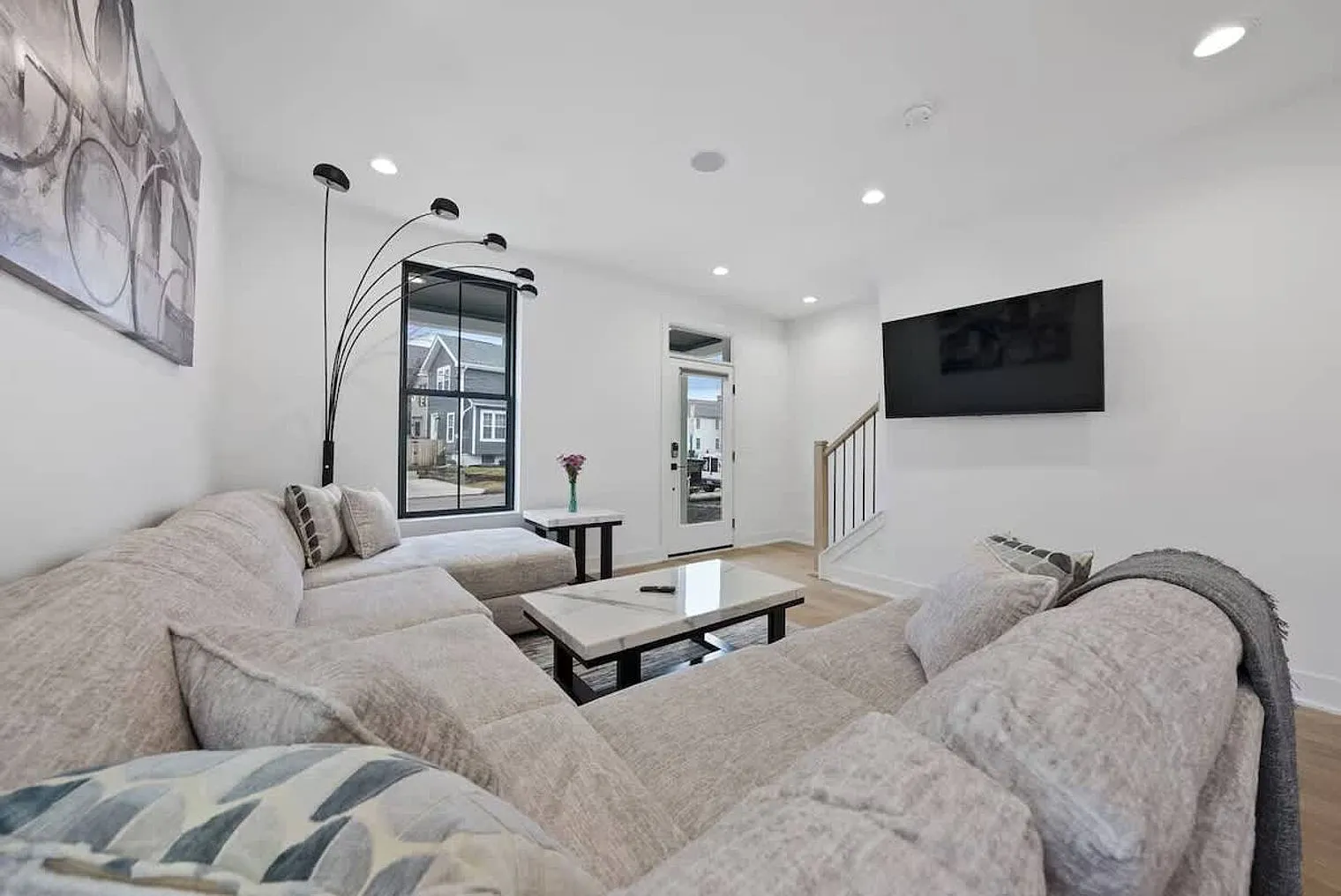 3 bed, 3.0 bath, 2895 sqft, $4,554 — Photo 2