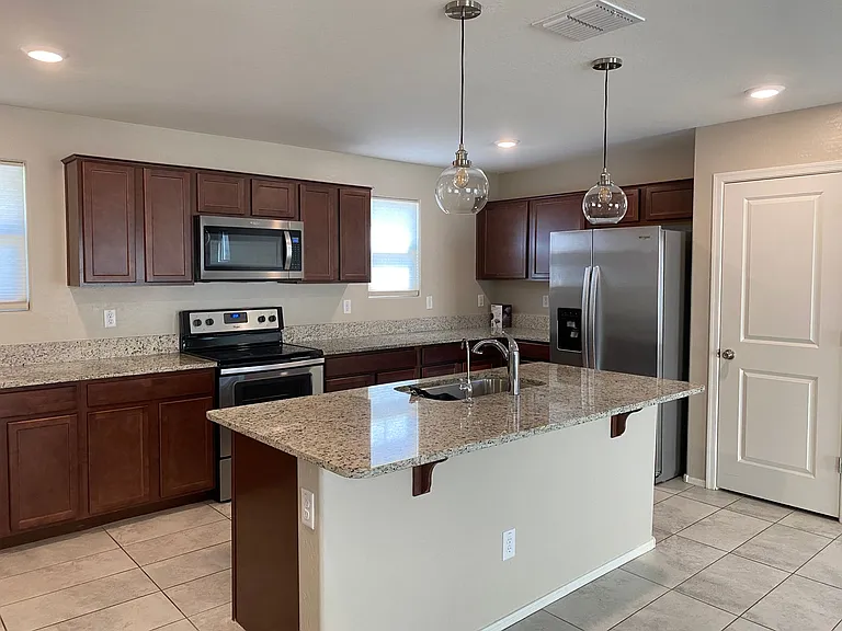 16668 W Sierra St — Photo 2