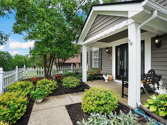 3rd image of 607 Thornbury Dr