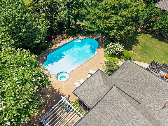 4th image of 1951 Chelsea Park Dr