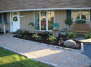 264 Center Ln, Levittown, NY 11756