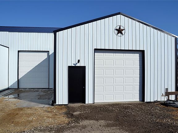 2nd image of 1304 N Longhorn Ln