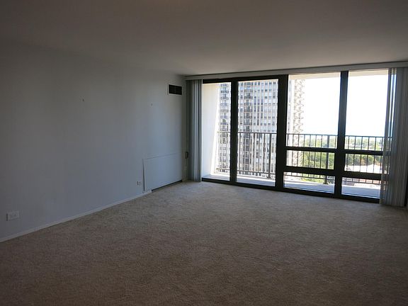 3rd image of 1636 N Wells St #2400