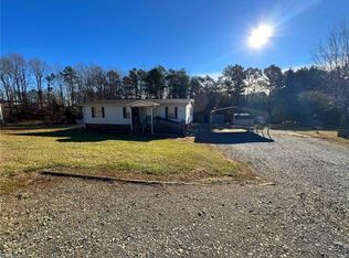 1224 High Bridge Rd, Pinnacle, NC 27043