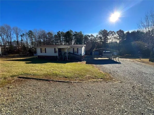 1224 High Bridge Rd, Pinnacle, NC 27043