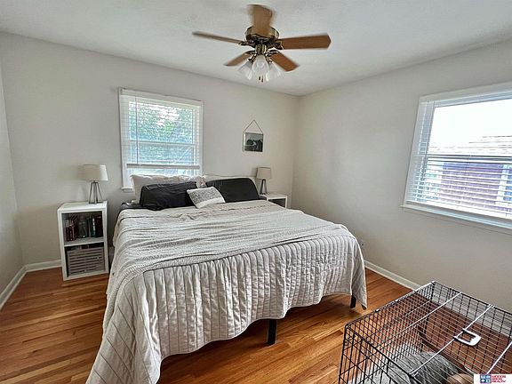 3rd image of 4420 Lewis Ave