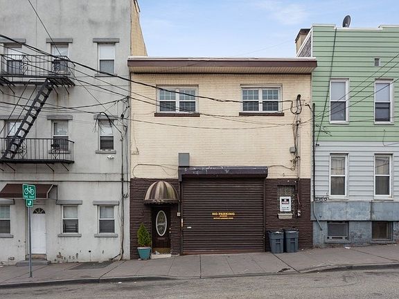 2nd image of 455 Pavonia Ave #2