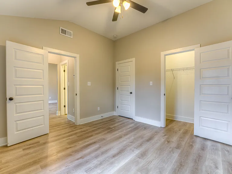 1807 Jackson Ave — Photo 5