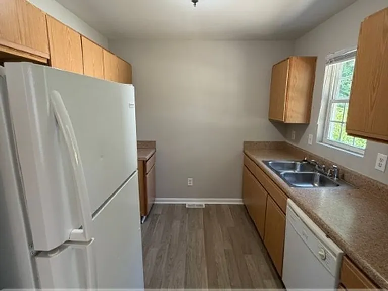 6126 Lonestar Rd — Photo 4