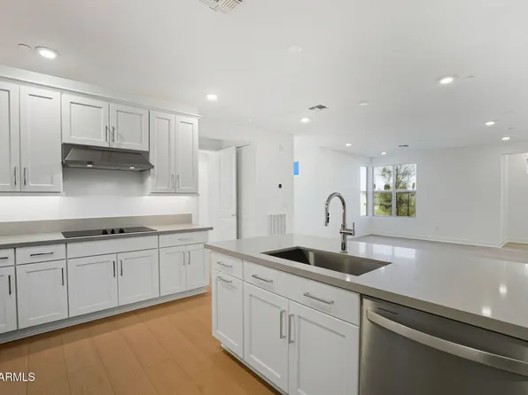2121 W SONORAN DESERT Drive #123, Phoenix, AZ 85085