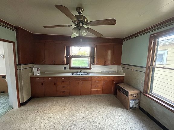 3rd image of 143 Wilson Ave