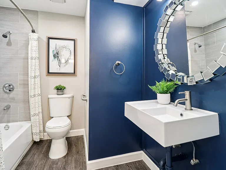 The Ashley at Bluffview Apartments — Photo 43